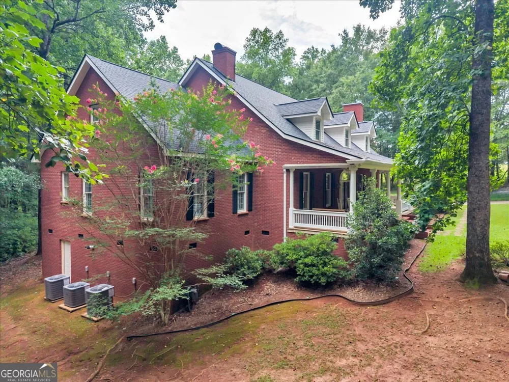 222 Newton DR Forsyth, GA 31029