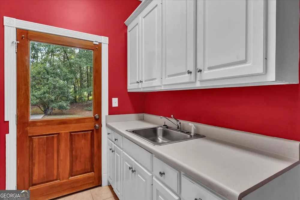 222 Newton DR Forsyth, GA 31029