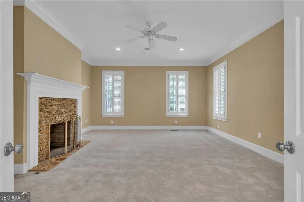 222 Newton DR Forsyth, GA 31029