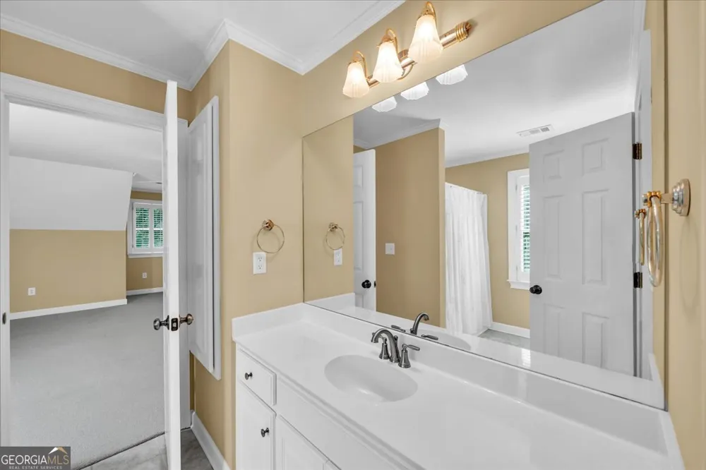 222 Newton DR Forsyth, GA 31029