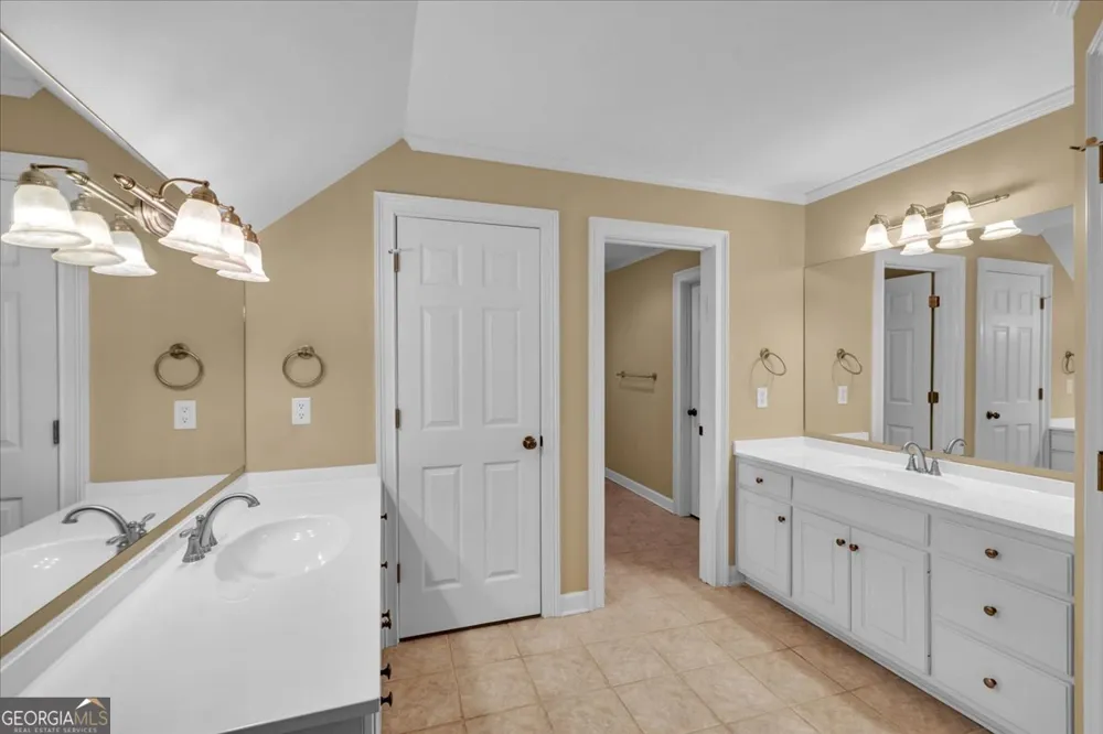 222 Newton DR Forsyth, GA 31029