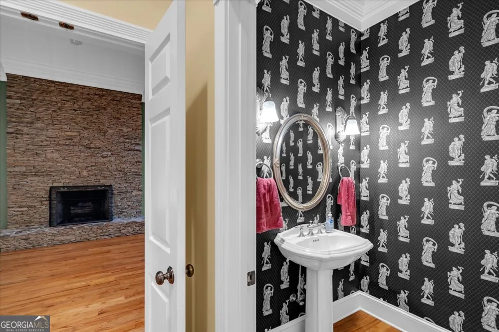 222 Newton DR Forsyth, GA 31029
