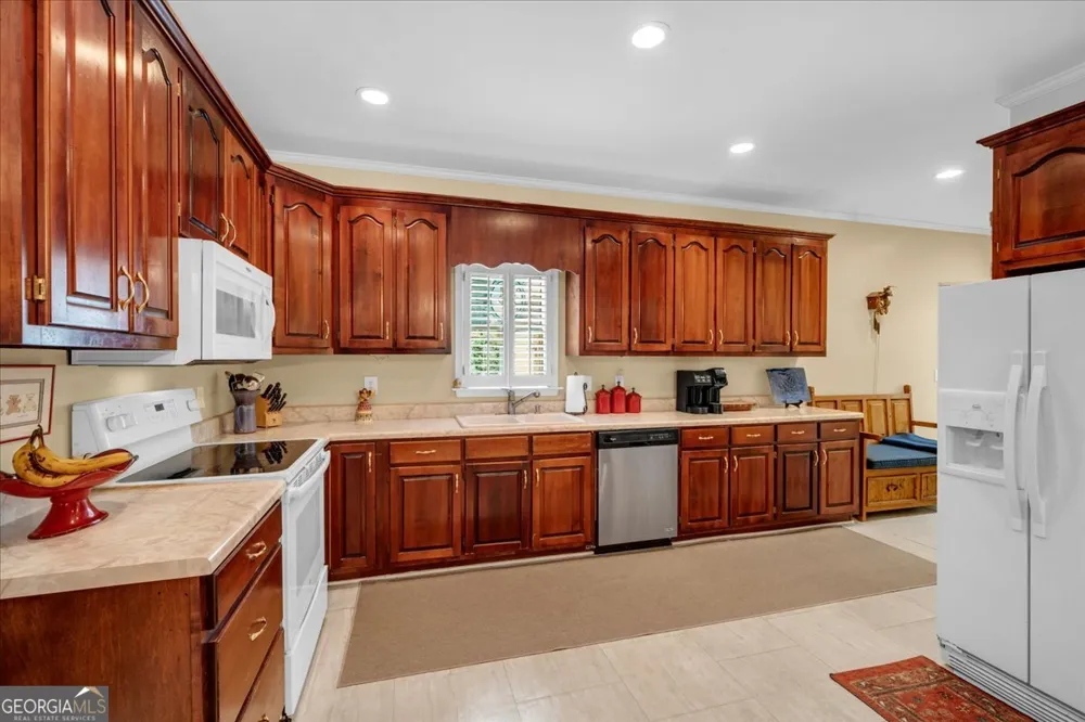222 Newton DR Forsyth, GA 31029