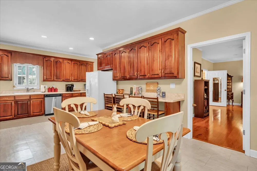222 Newton DR Forsyth, GA 31029