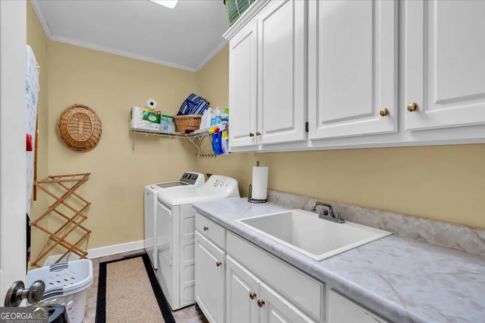 222 Newton DR Forsyth, GA 31029