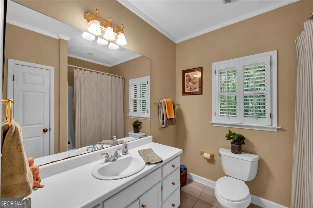 222 Newton DR Forsyth, GA 31029