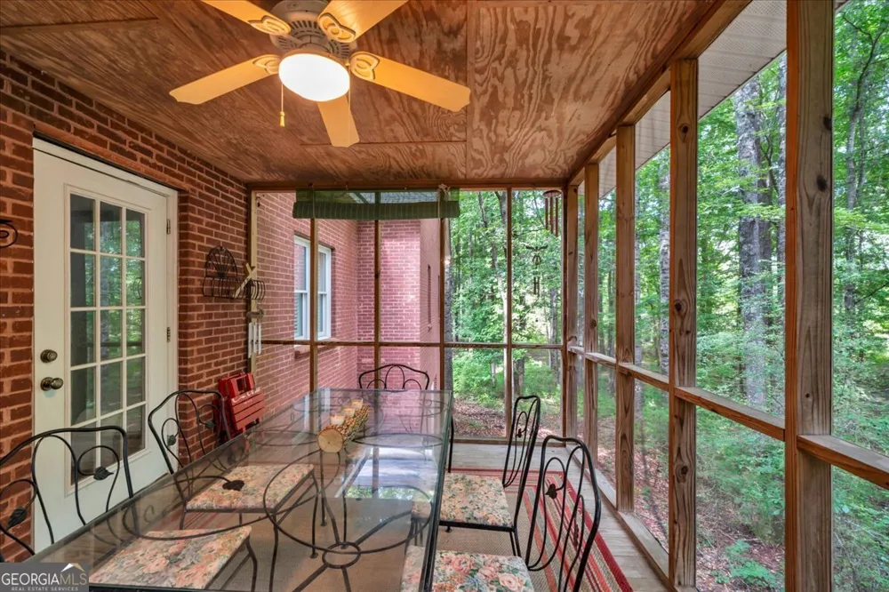 222 Newton DR Forsyth, GA 31029