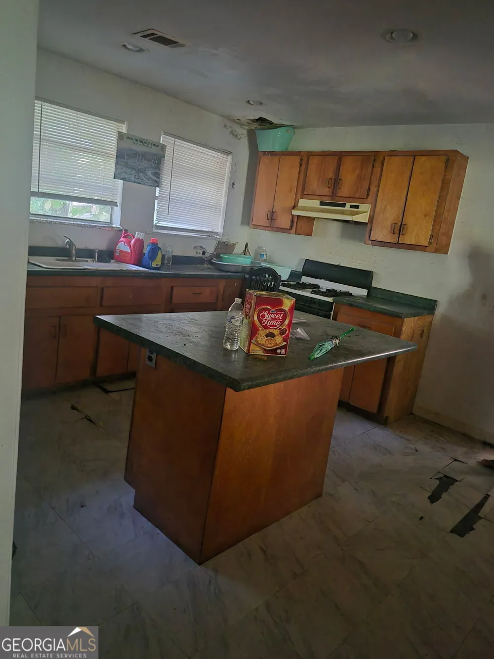 5437 Mccurdy AVE Stone Mountain, GA 30083