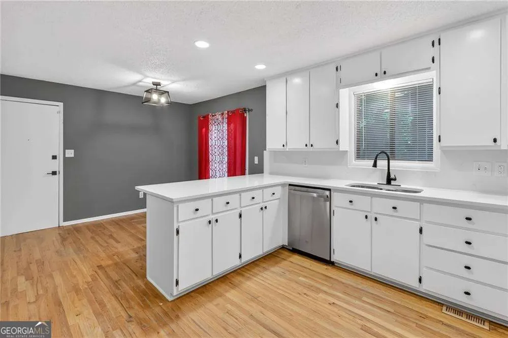 505 Woodman PL Roswell, GA 30076