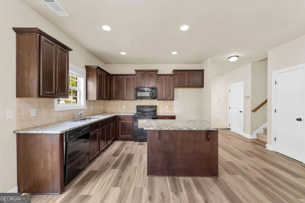 800 Ansbeth WAY Athens, GA 30606