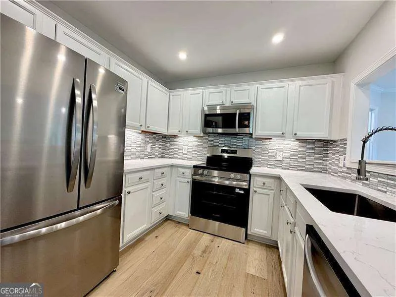 211 Abingdon WAY Sandy Springs, GA 30328