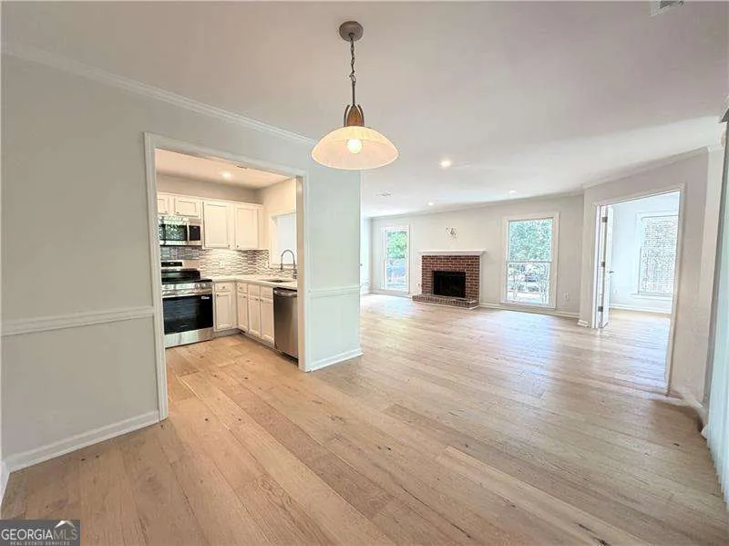 211 Abingdon WAY Sandy Springs, GA 30328