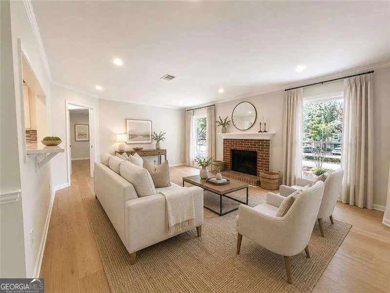 211 Abingdon WAY Sandy Springs, GA 30328
