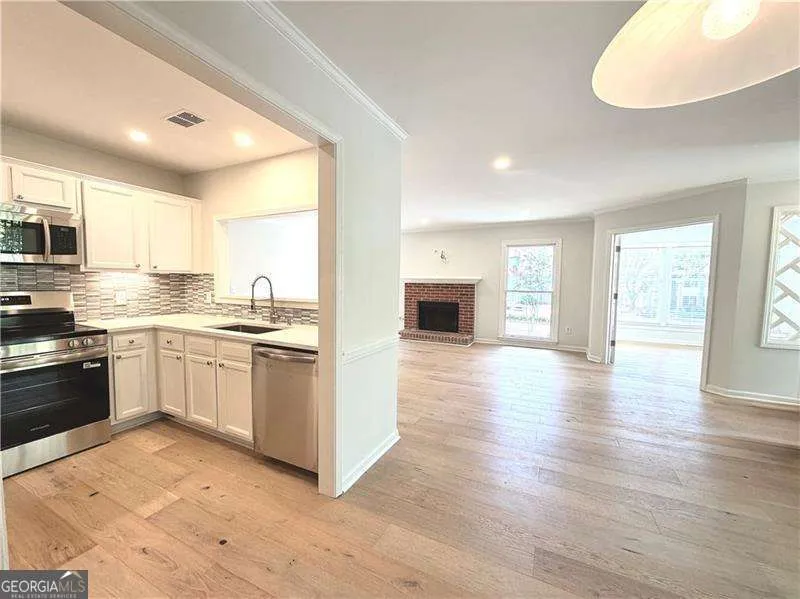 211 Abingdon WAY Sandy Springs, GA 30328