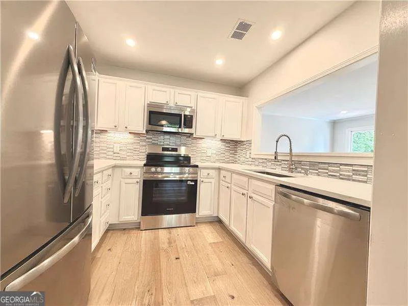 211 Abingdon WAY Sandy Springs, GA 30328