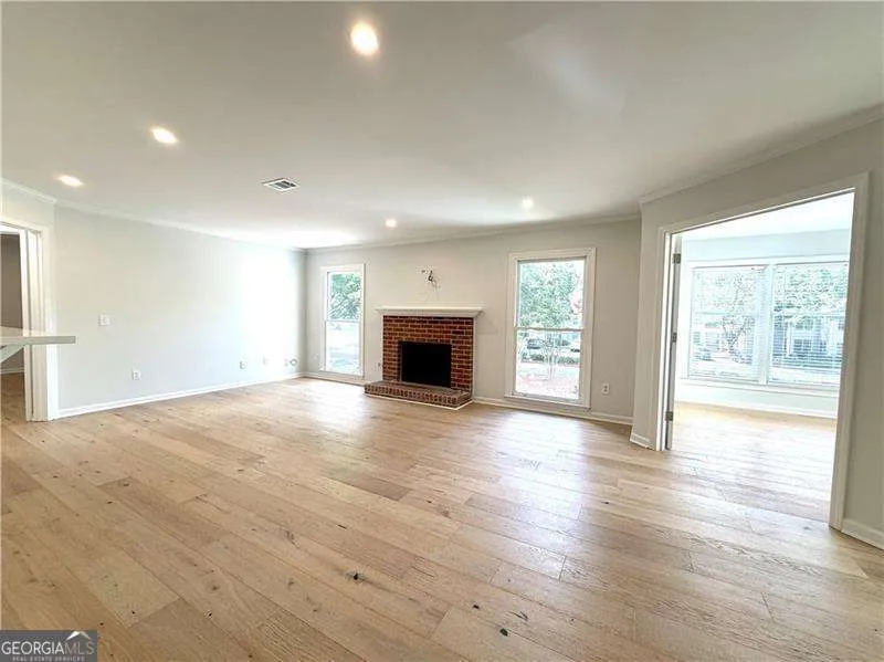 211 Abingdon WAY Sandy Springs, GA 30328