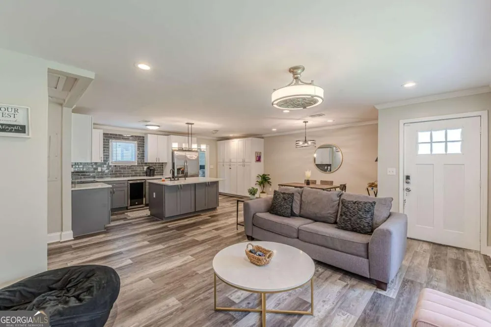 3182 Lake AVE Hapeville, GA 30354