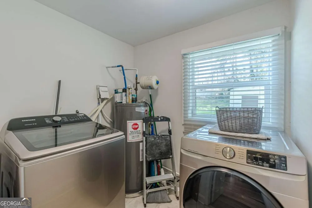 3182 Lake AVE Hapeville, GA 30354