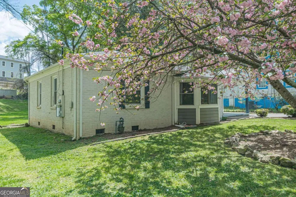 3182 Lake AVE Hapeville, GA 30354