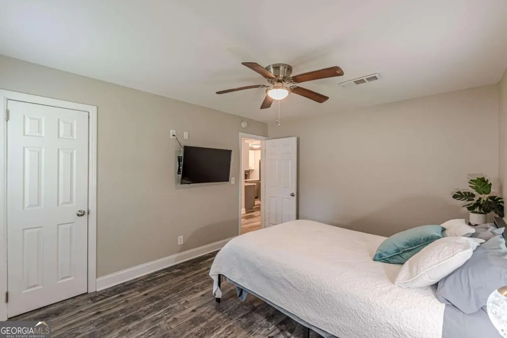 3182 Lake AVE Hapeville, GA 30354