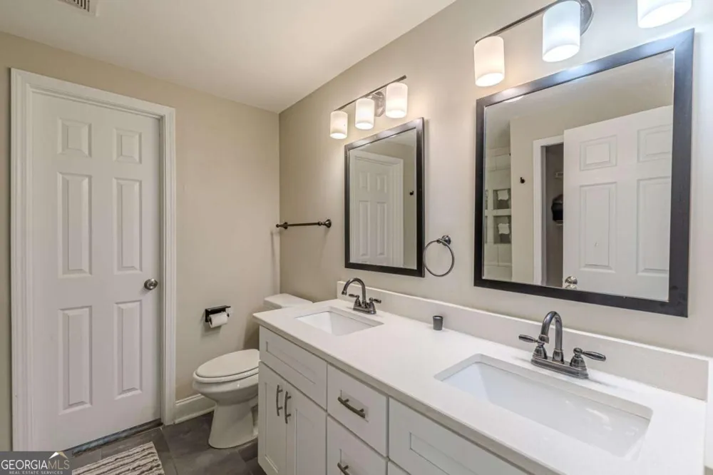 3182 Lake AVE Hapeville, GA 30354