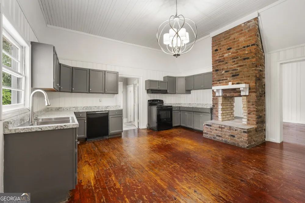 210 N 14th ST Lanett, AL 36863