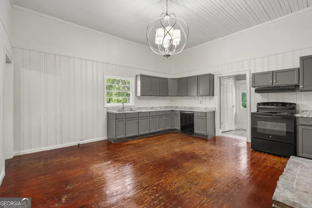 210 N 14th ST Lanett, AL 36863