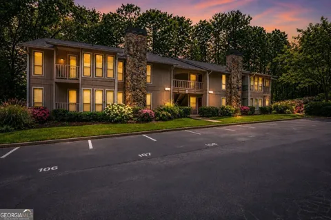 3843 Woodridge WAY