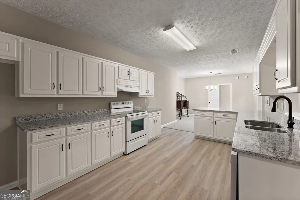 1194 Foster RD Statham, GA 30666