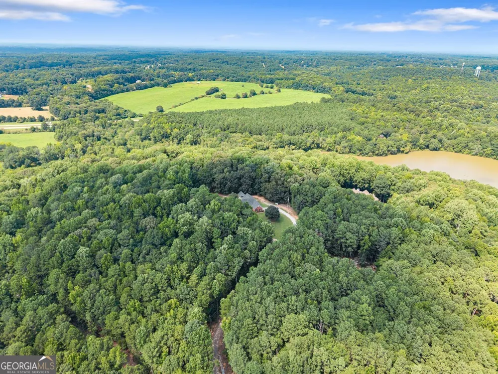 1194 Foster RD Statham, GA 30666