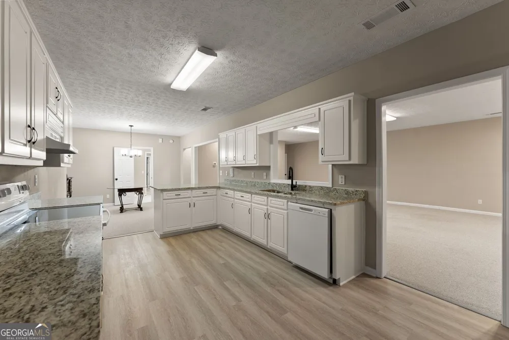 1194 Foster RD Statham, GA 30666