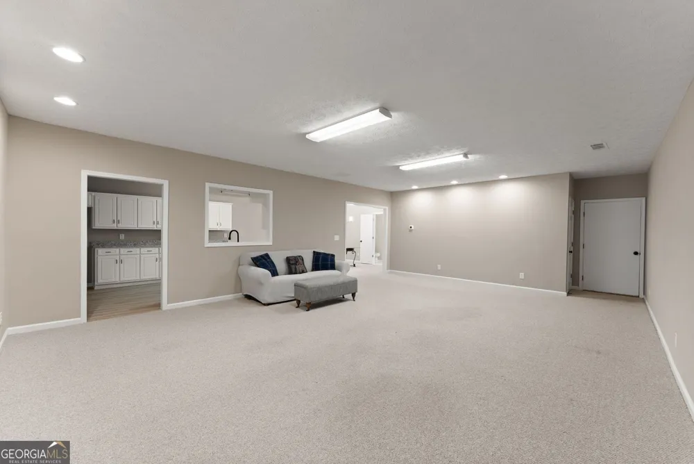 1194 Foster RD Statham, GA 30666