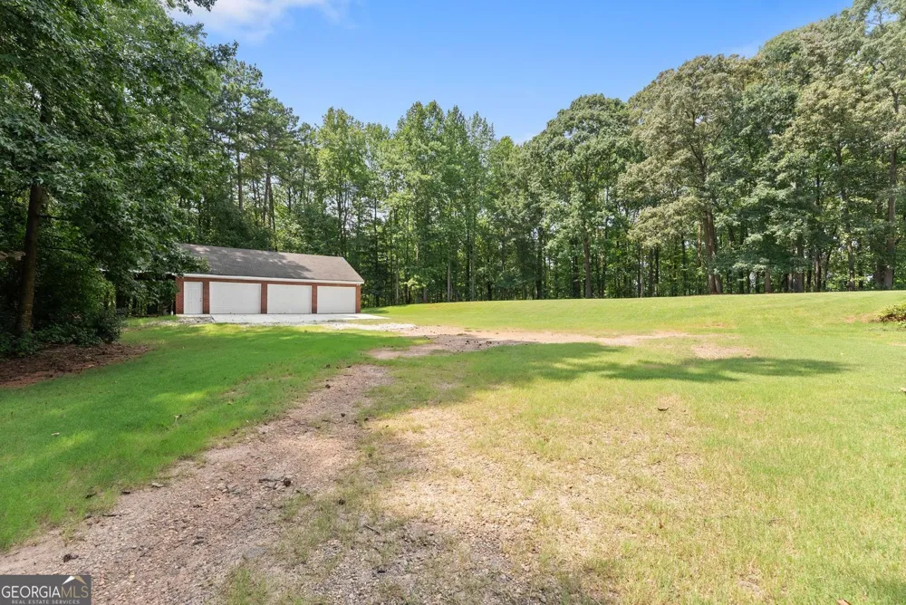 1194 Foster RD Statham, GA 30666