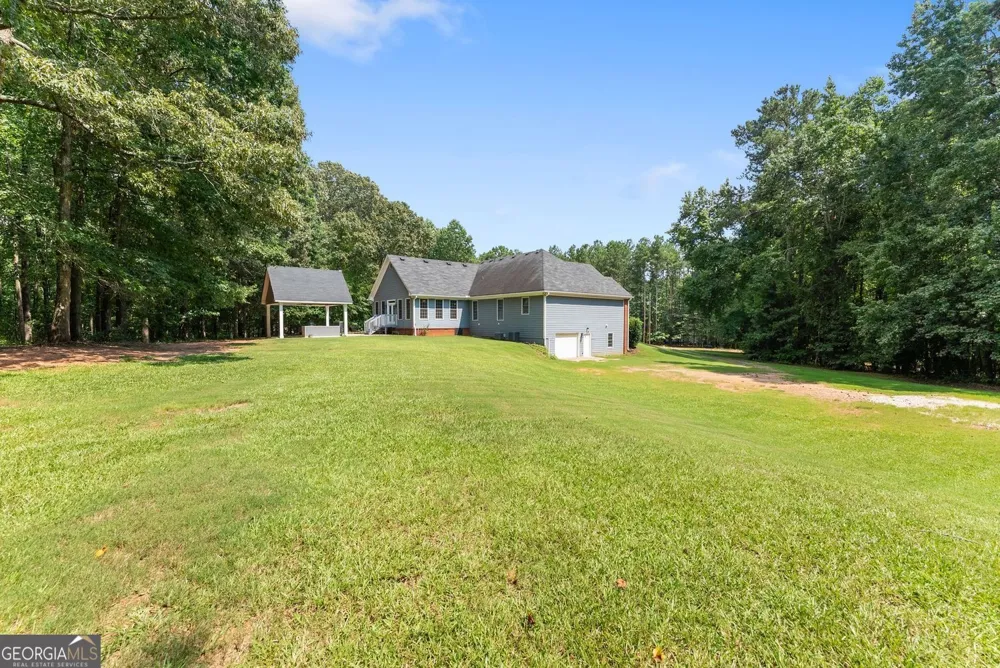 1194 Foster RD Statham, GA 30666
