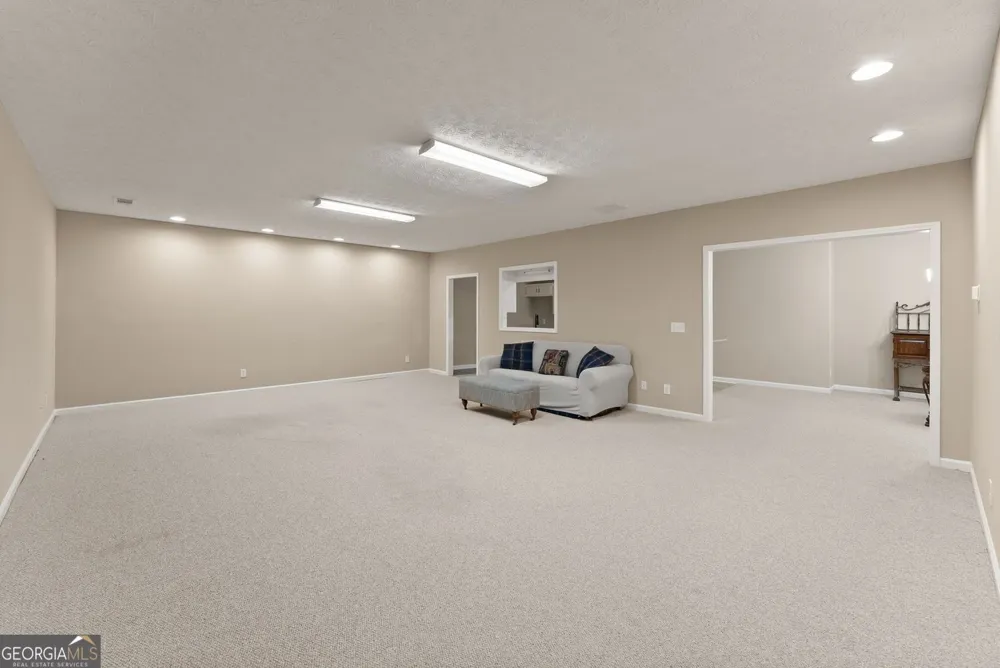 1194 Foster RD Statham, GA 30666