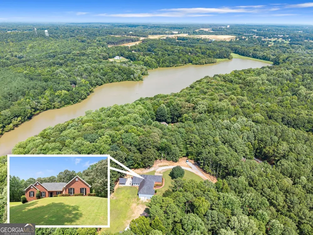 1194 Foster RD Statham, GA 30666