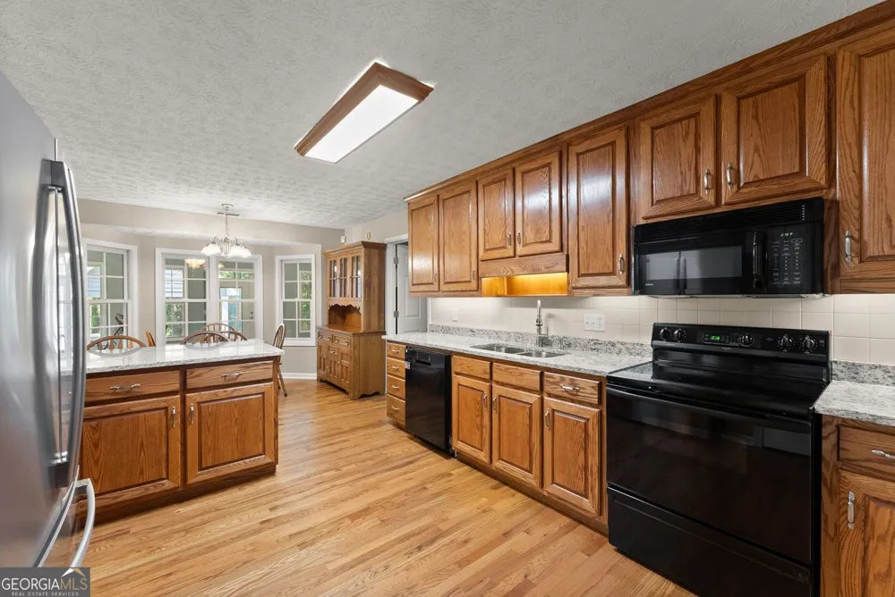 1194 Foster RD Statham, GA 30666