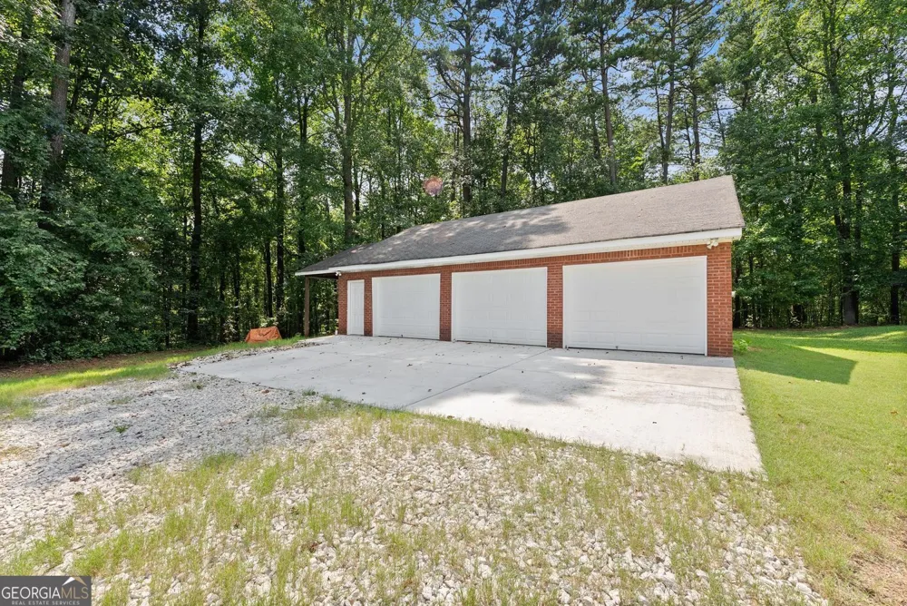 1194 Foster RD Statham, GA 30666