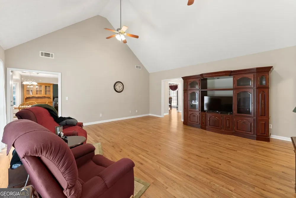 1194 Foster RD Statham, GA 30666