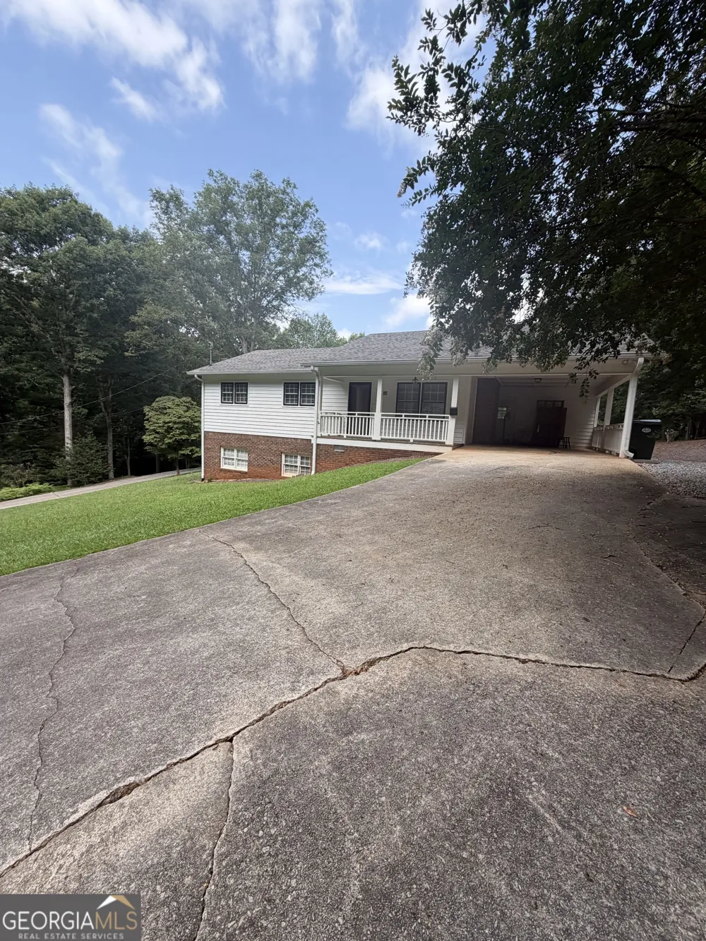 402 Skyline DR Dahlonega, GA 30533