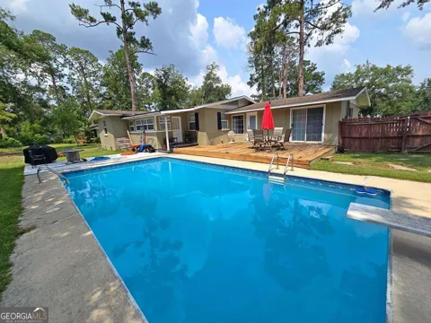 601 Azalea CIR