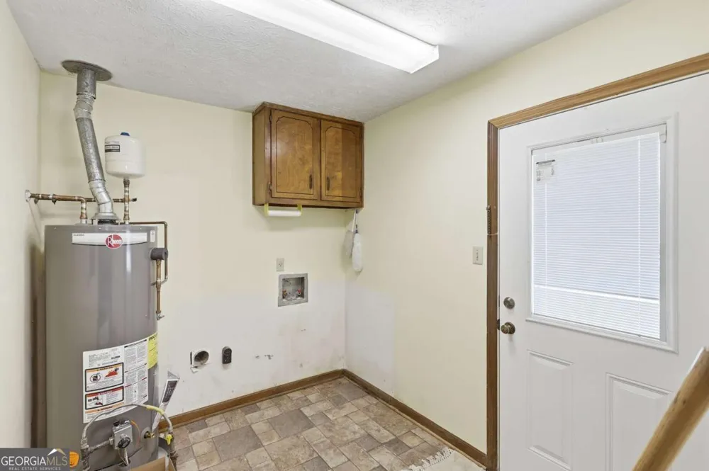 2171 Pinehurst RD Snellville, GA 30078