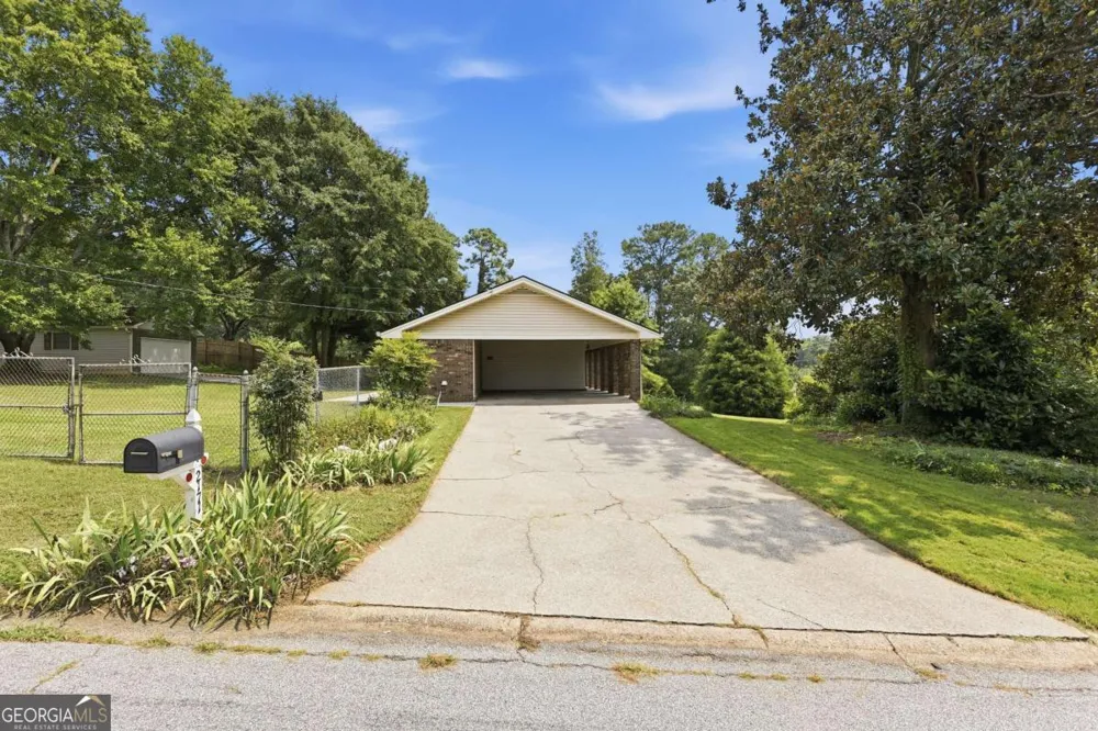 2171 Pinehurst RD Snellville, GA 30078