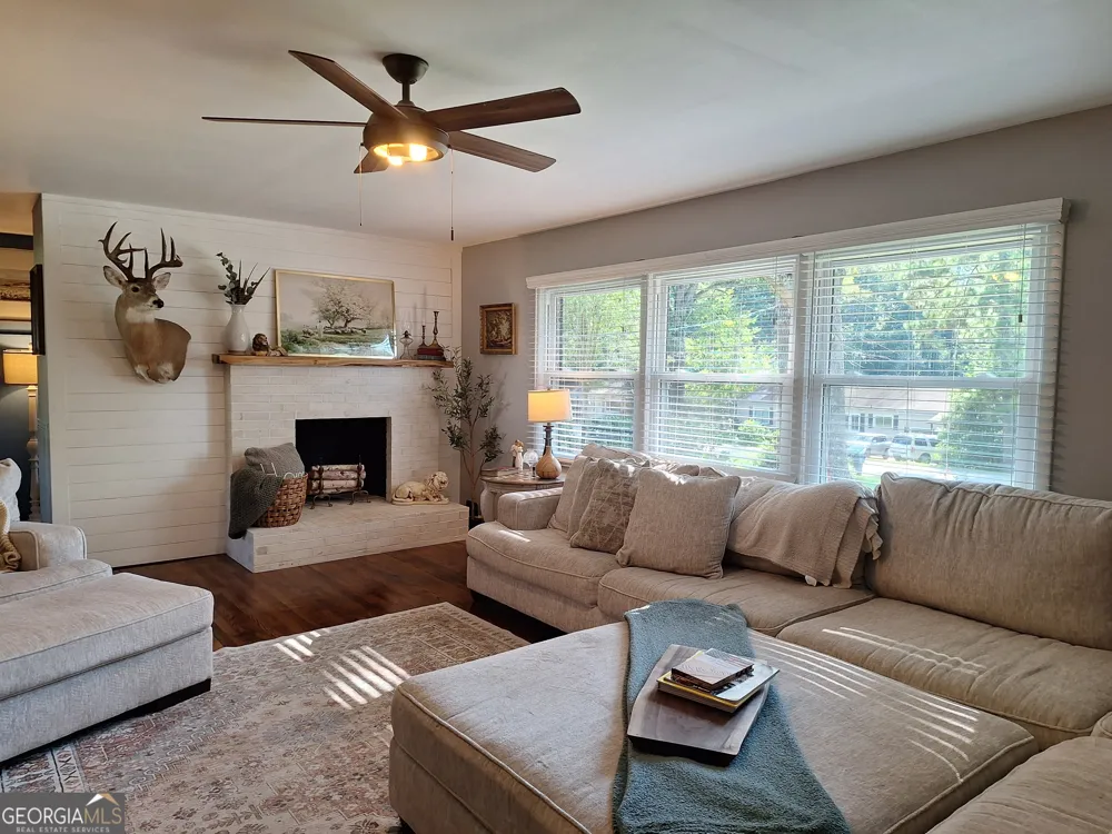 503 Crestview Lane Valley, AL 36854