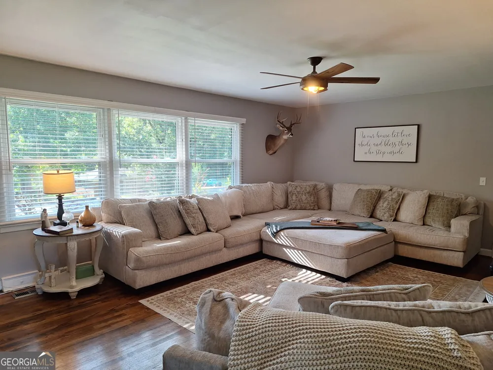 503 Crestview Lane Valley, AL 36854