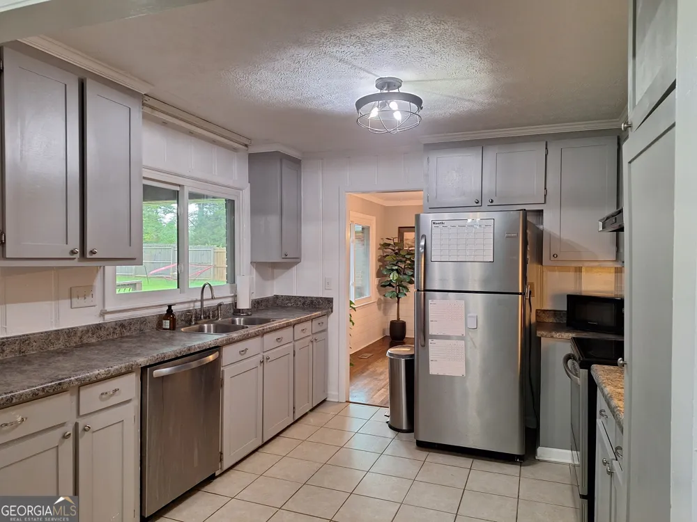 503 Crestview Lane Valley, AL 36854