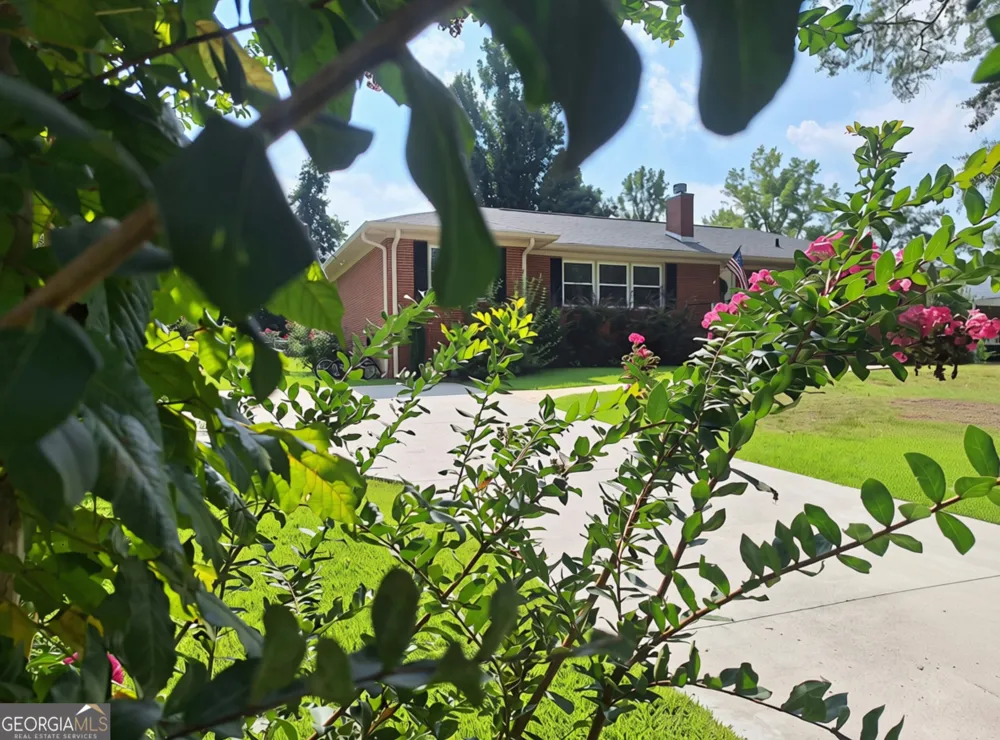 503 Crestview Lane Valley, AL 36854
