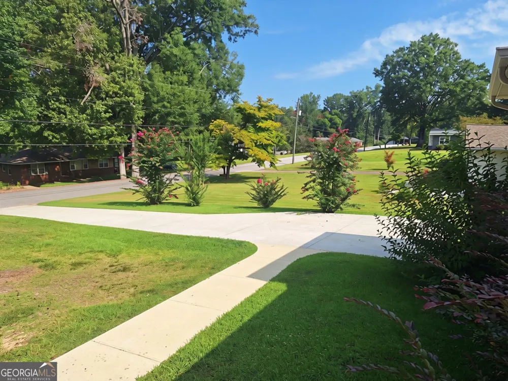 503 Crestview Lane Valley, AL 36854