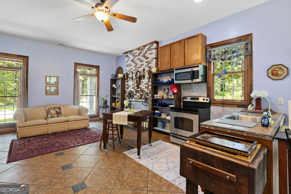 286 Killarney WAY Kingston, GA 30145