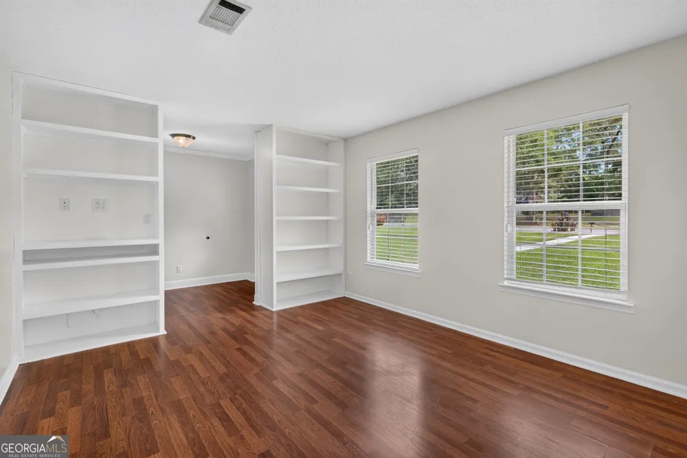 901 Queens CT Hinesville, GA 31313